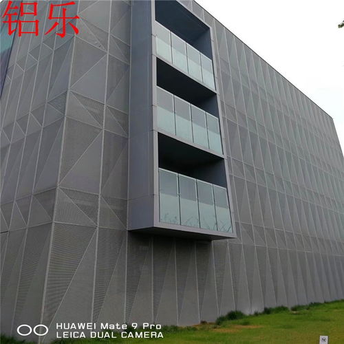 臨海沖孔鋁幕墻加固工藝的獨特優勢與鋁樂建材潤滑油的應用